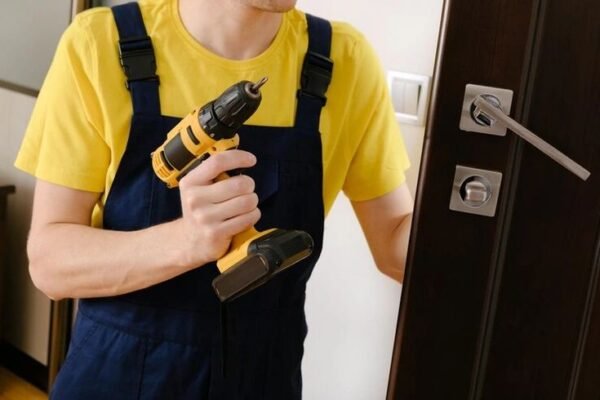 Reparación de cerradura o puerta metálica